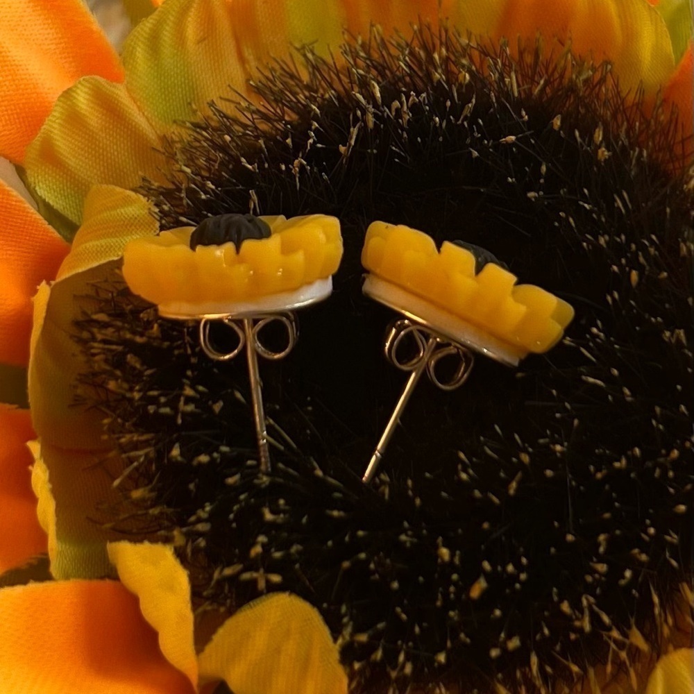 Sunflower Stud Earrings - NWT - Picture 6 of 7